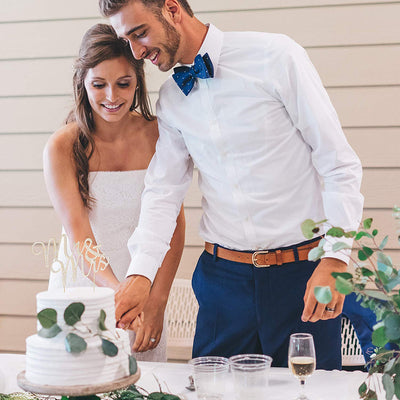 Mr & Mrs Cursive Cake Topper - Gold